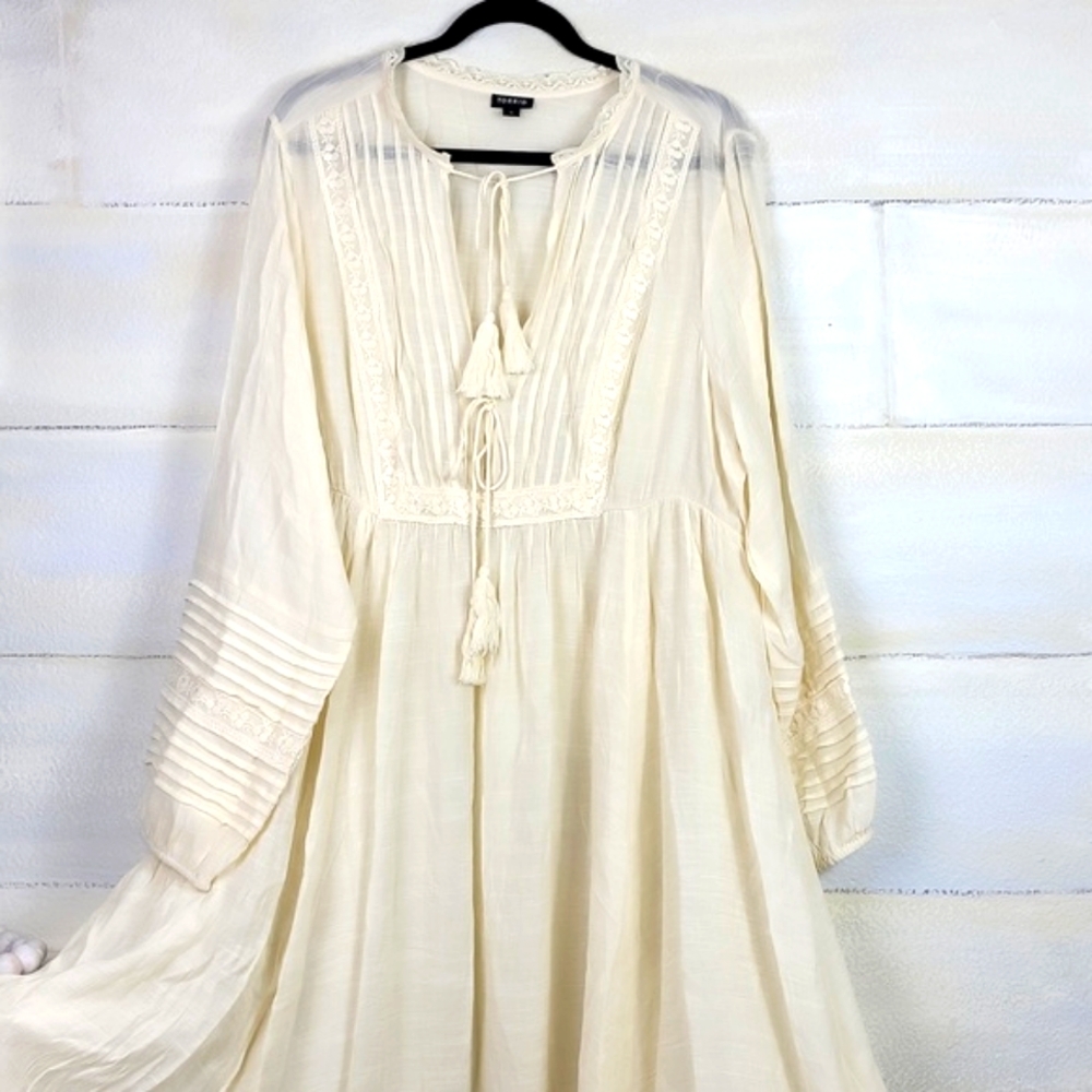 Torrid ivory dream dress. Size 2 XL